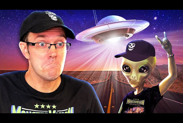 Cinemassacre Podcast — s01e09 — Provoking (and Fist Fighting) the Alien Visitors