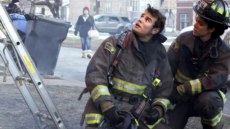 Пожарные Чикаго — s10e13 — Fire Cop