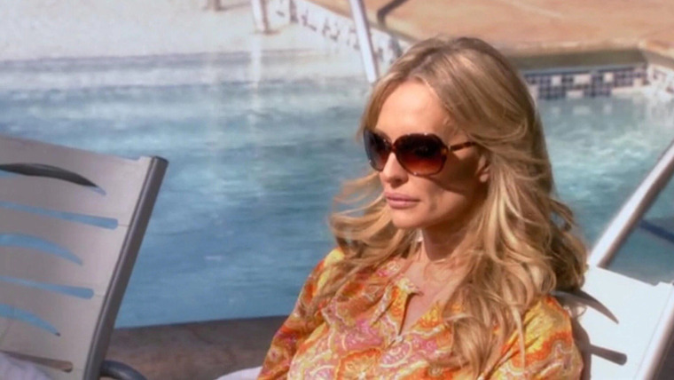 The Real Housewives of Beverly Hills — s01e03 — Plenty of Baggage