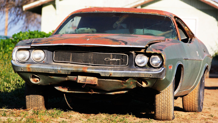 Roadkill Garage — s01e04 — Dirt-Cheap 1970 Challenger Rescue!
