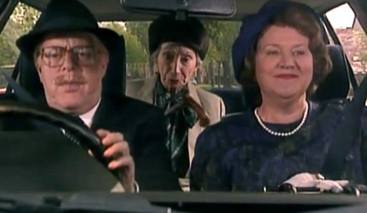 Keeping Up Appearances — s02e02 — Driving Mrs Fortescue