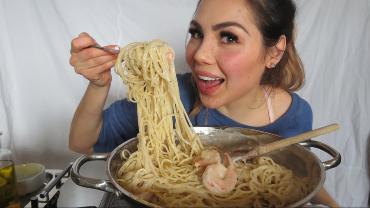 Veronica Wang — s04e08 — CREAMY Shrimp Pasta Cook & Eat With Me | Mukbang 먹방 — Eating Show