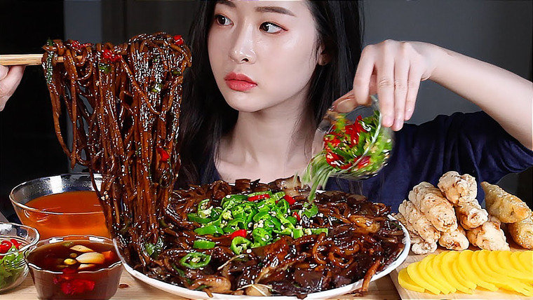푸메 Fume — s01e144 — ASMR Пряная лапша из черной фасоли Полный корейский пряный перец чили MUKBANG EATING SHOW