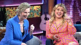 The Kelly Clarkson Show — s01e63 — Jane Lynch, Jo Koy