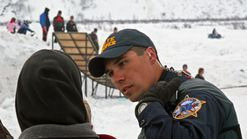 Полицейские на Аляске — s01e01 — Ice Patrol