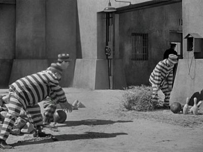 The Three Stooges — s08e01 — So Long, Mr. Chumps
