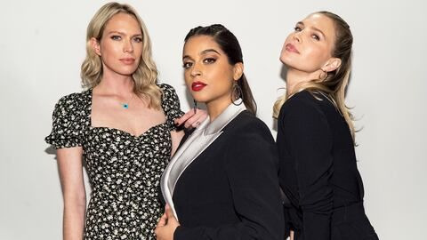 A Little Late with Lilly Singh — s01e89 — Sara Foster, Erin Foster