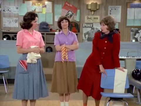 Laverne & Shirley — s01e03 — Bowling for Razzberries