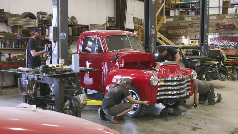 Iron Resurrection — s06e03 — '51 Chevy: Rad Red Christmas Truck