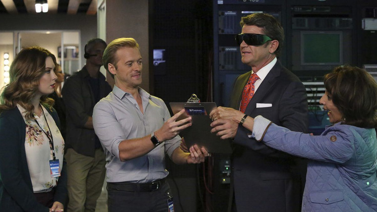 Отличные новости — s01e03 — Chuck Pierce is Blind