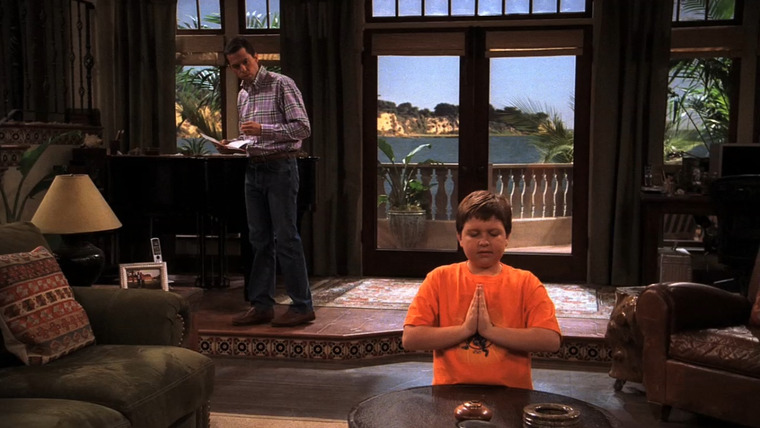 Two and a Half Men — s03e09 — Madame and Her Special Friend