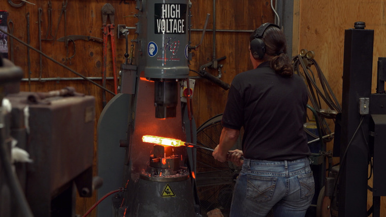 Forged in Fire: Beat the Judges — s01e01 — Short Sword Damascus