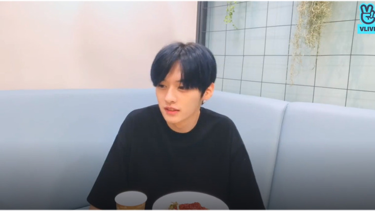 Stray Kids — s2019e245 — [Live] LEE KNOW RI BANG (Lunch Time)