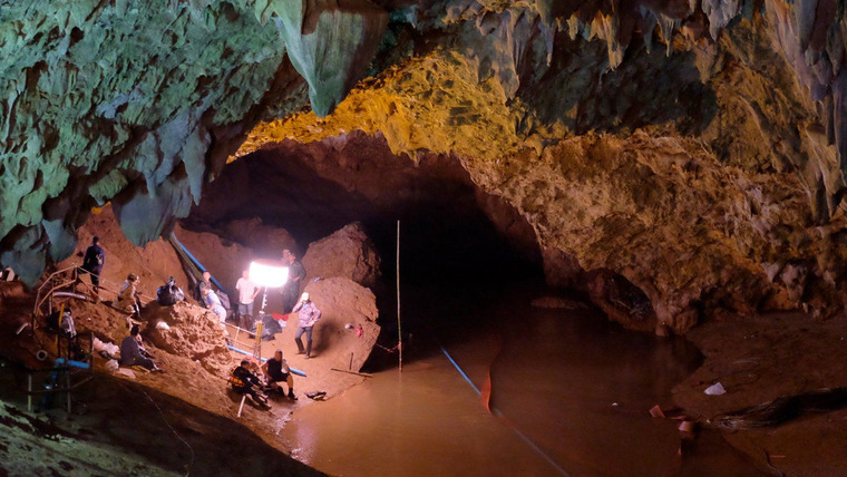 Новая звезда — s45e15 — Thai Cave Rescue
