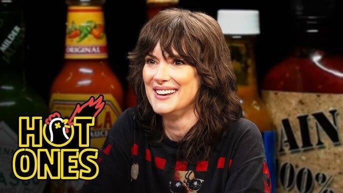 Горячие — s28e10 — Winona Ryder Needs More Ice Cream While Eating Spicy Wings