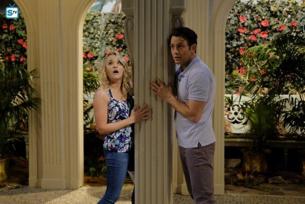Young & Hungry — s04e02 — Young & Hurricane