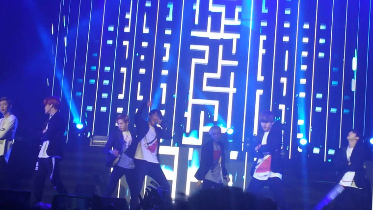 BTS on V App — s01e12 — [STAGE] BTS Brazil concert preview clip : Danger