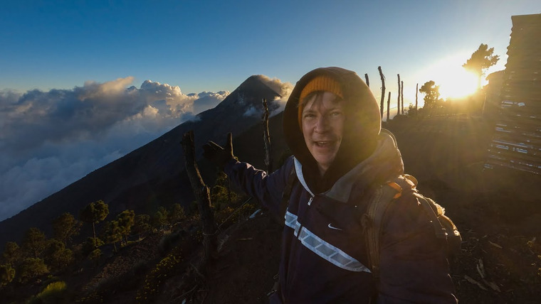 Илья Бондарев — s10e04 — Восхождение на извергающийся вулкан в Гватемале.