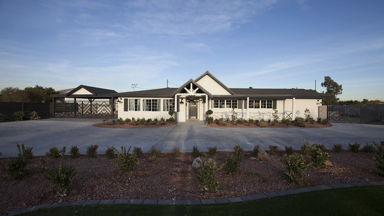 Flip or Flop Vegas — s02e02 — From 1960s Clunker to Modern Vegas Farmhouse