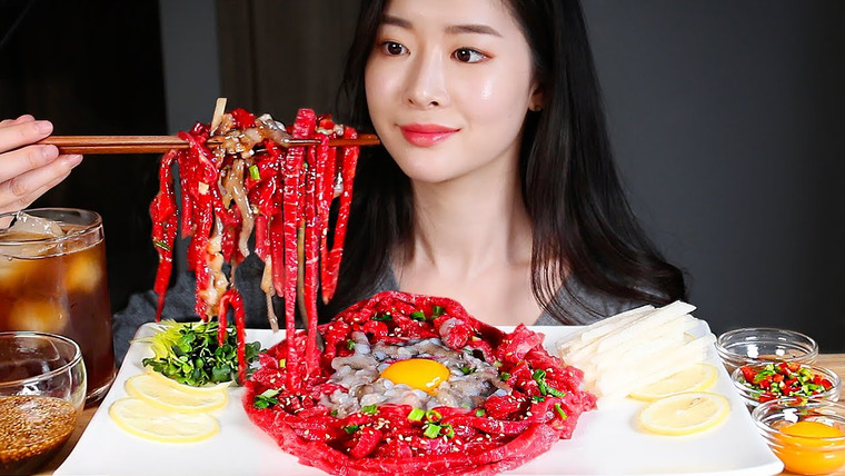 푸메 Fume — s01e166 — ASMR Самая экзотическая корейская еда! Сырая говяжья лапша живой осьминог MUKBANG EATING SHOW