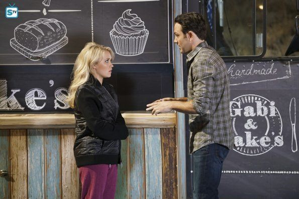 Young & Hungry — s03e01 — Young & The Next Day