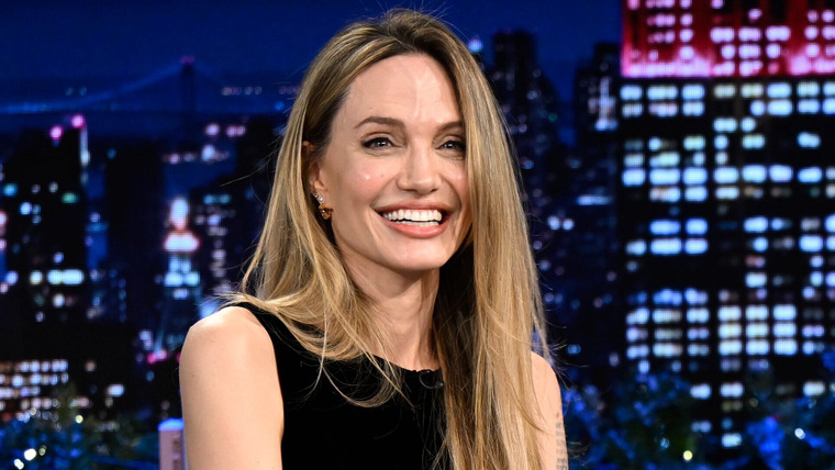 Ночное шоу с Джимми Фэллоном — s2024e167 — Angelina Jolie, Sebastian Stan, Andrew Ridgeley, Laura Peek