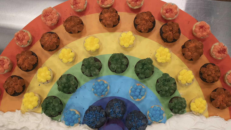 Чемпионат юных пекарей — s09e03 — Party in the Sky aka Cupcake Rainbows