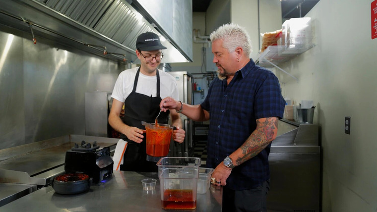 Diners, Drive-Ins and Dives — s2020e05 — Lots Of Latin