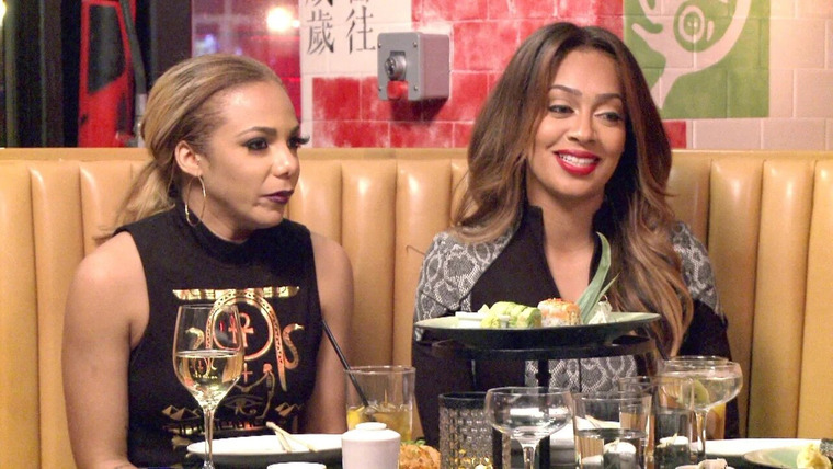 La La's Full Court Life — s05e02 — Guess Who's Coming to Dinner