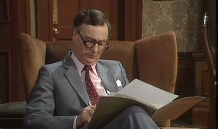 Yes Minister — s02e03 — The Death List