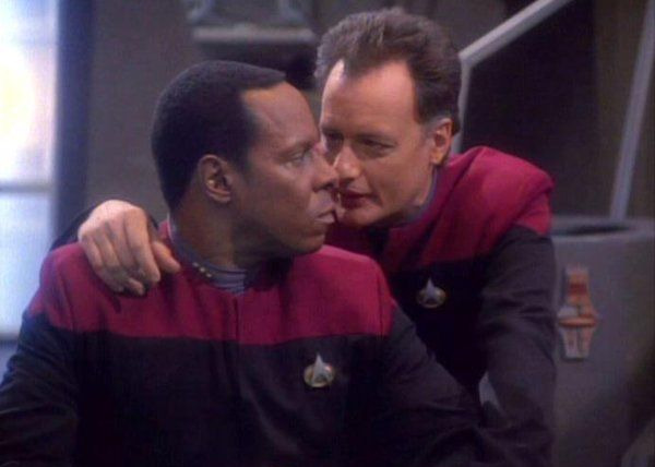 Star Trek: Deep Space Nine — s01e07 — Q-Less