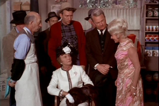 Зеленые просторы — s03e22 — My Mother the Countess