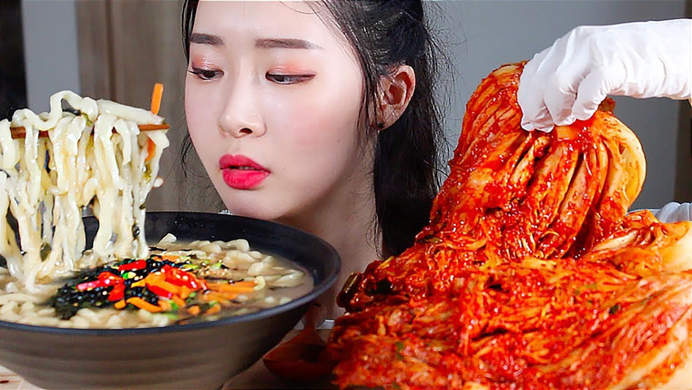 푸메 Fume — s01e45 — 시장 손칼국수 전라도식 포기김치 리얼사운드 먹방 / Korean Noodle Soup with Kimchi Mukbang Eating Show กิมจิ 泡菜 キムチ