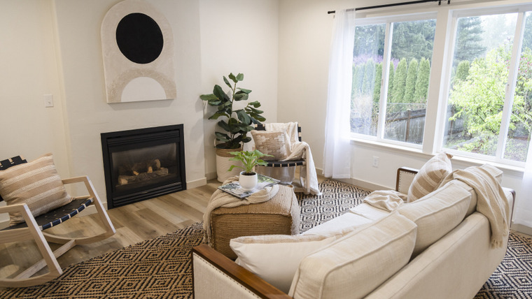 Unsellable Houses — s04e03 — Color Confusion to Simple Oasis