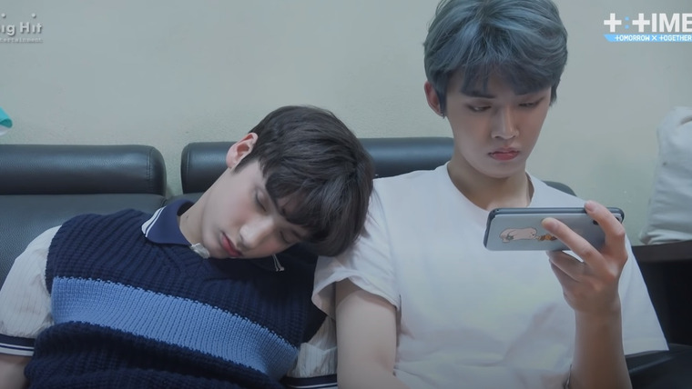T: TIME — s2019e45 — YEONJUN plays with sleeping members