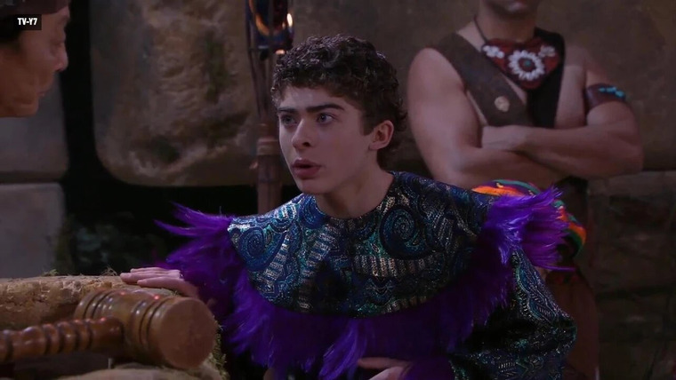 Pair of Kings — s02e20 — Let the Clips Show