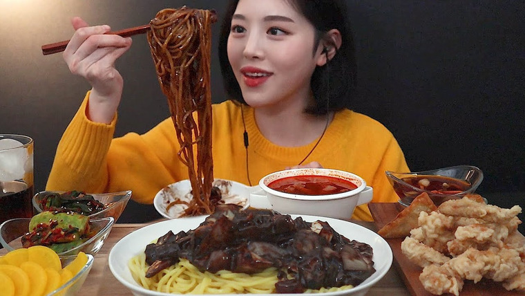 문복희 Eat with Boki — s02e20 — SUB)간짜장에 탕수육 군만두 중식 먹방! (feat.짬뽕국물) 짜장밥까지 리얼사운드 Jjajangmyeon mukbang fried pork&dumpling