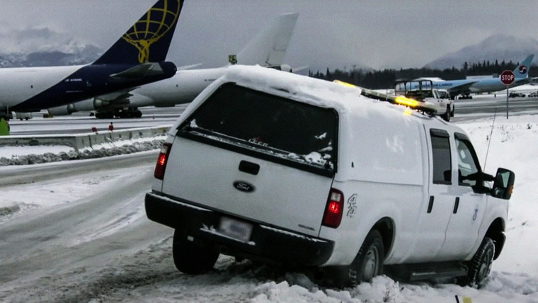 Ice Airport Alaska — s03e07 — Snow Jammed