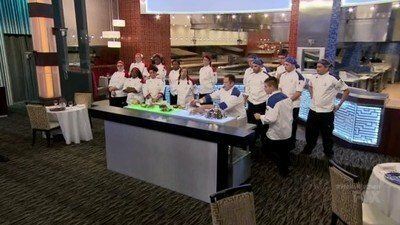 Hell's Kitchen — s16e04 — Surf Riding & Turf Fighting