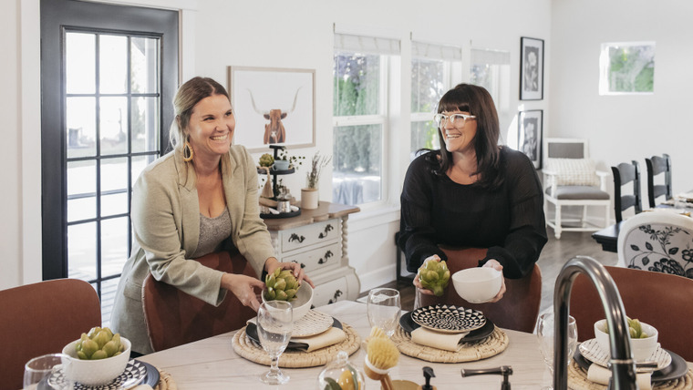 Unsellable Houses — s03e05 — Fancy Farmhouse