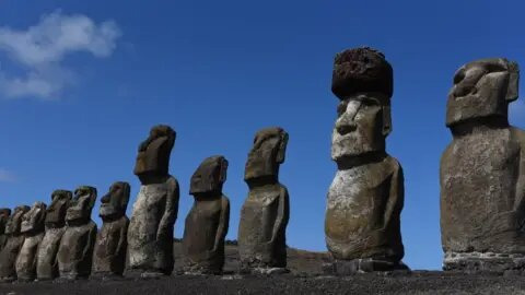 В поисках... — s01e17 — The Easter Island Massacre