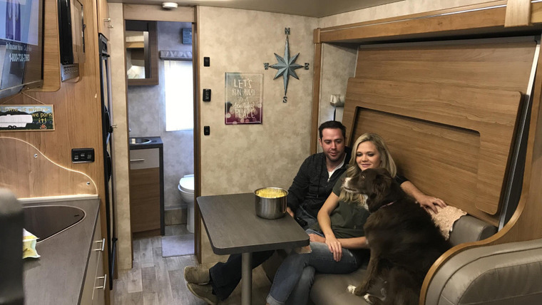 Going RV — s07e09 — A Drivable Home for a Young Couple