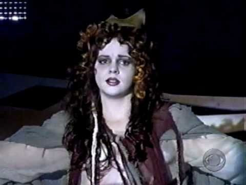 Новая Жанна Д`Арк — s02e13 — Queen of the Zombies