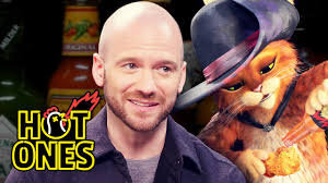 Горячие — s19 special-1 — Puss in Boots Can't Feel His Tail While Eating Spicy Wings
