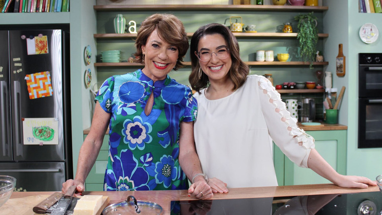 A Bite to Eat with Alice — s02e21 — Kathy Lette