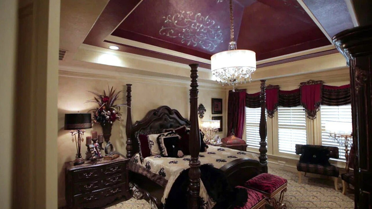 Donna Decorates Dallas — s01e04 — Creating a Romantic Bedroom