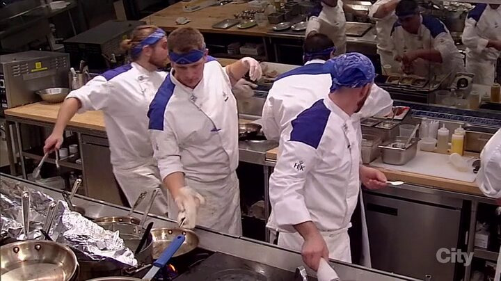 Hell's Kitchen — s16e01 — When the Wall Comes Tumbling Down
