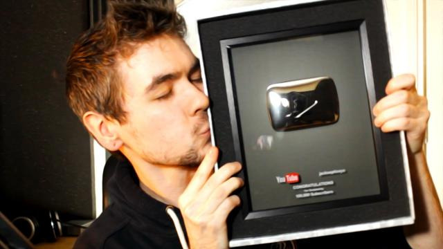 Jacksepticeye — s03e582 — 100,000 Subscribers Silver Play Button - The Best Year of My Life