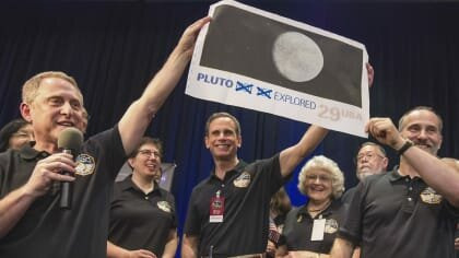 Mysteries of the Universe: Our Solar System — s02e02 — Pluto: The Dark Reaches