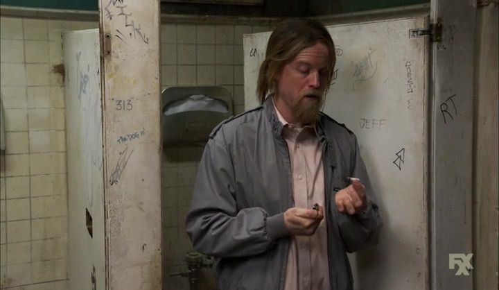 В Филадельфии всегда солнечно — s12e08 — The Gang Tends Bar